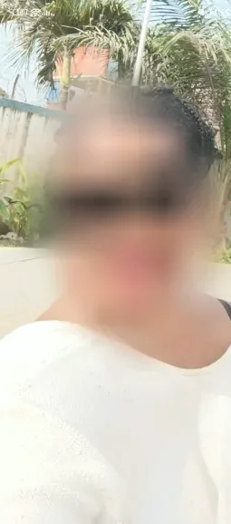 Amira, 25