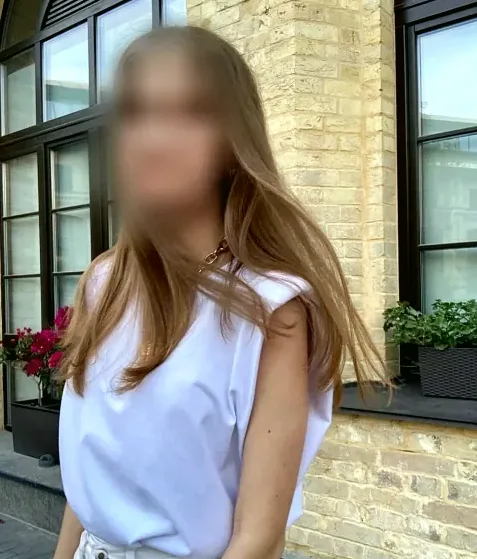 Anna, 23