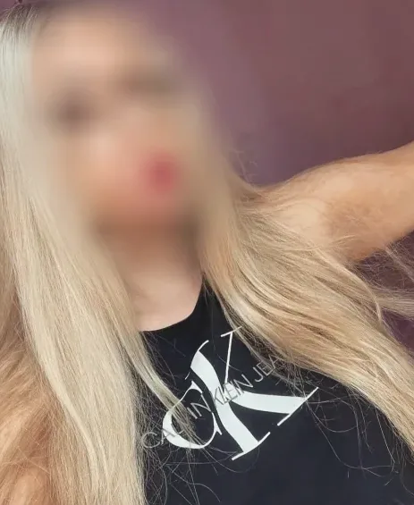 Cecilie, 24