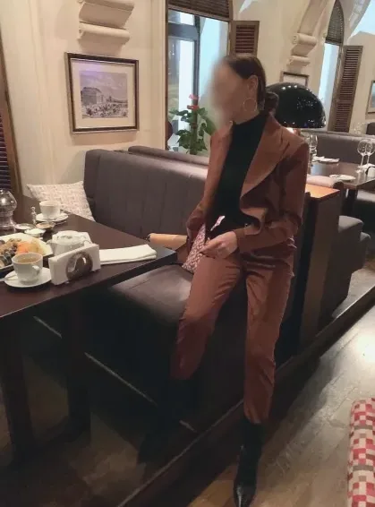 Ellen, 39