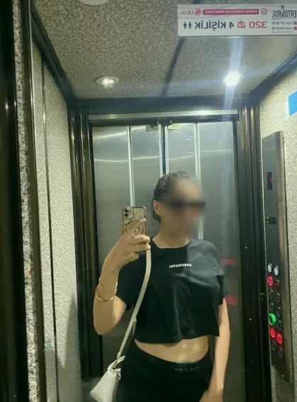 Sara, 33