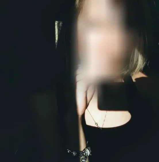 Zeynep, 28